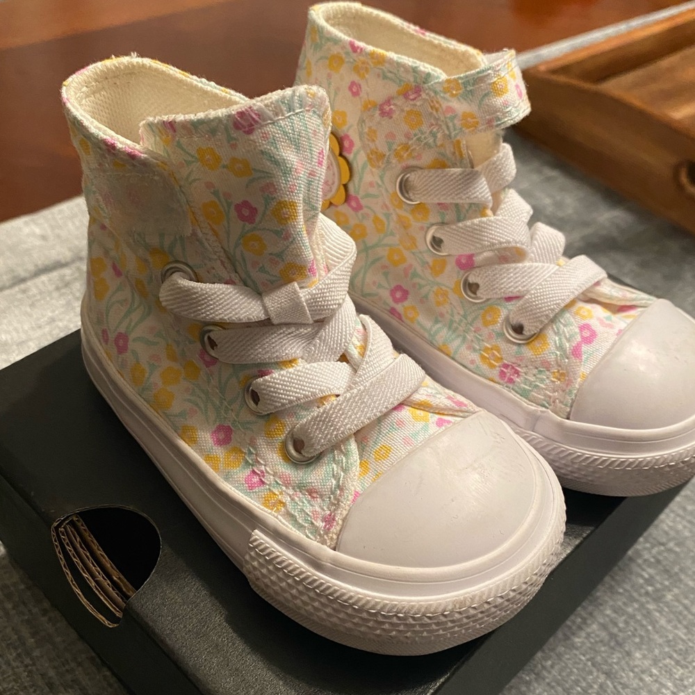 Baby Converse Size 4 🌸 Worn once